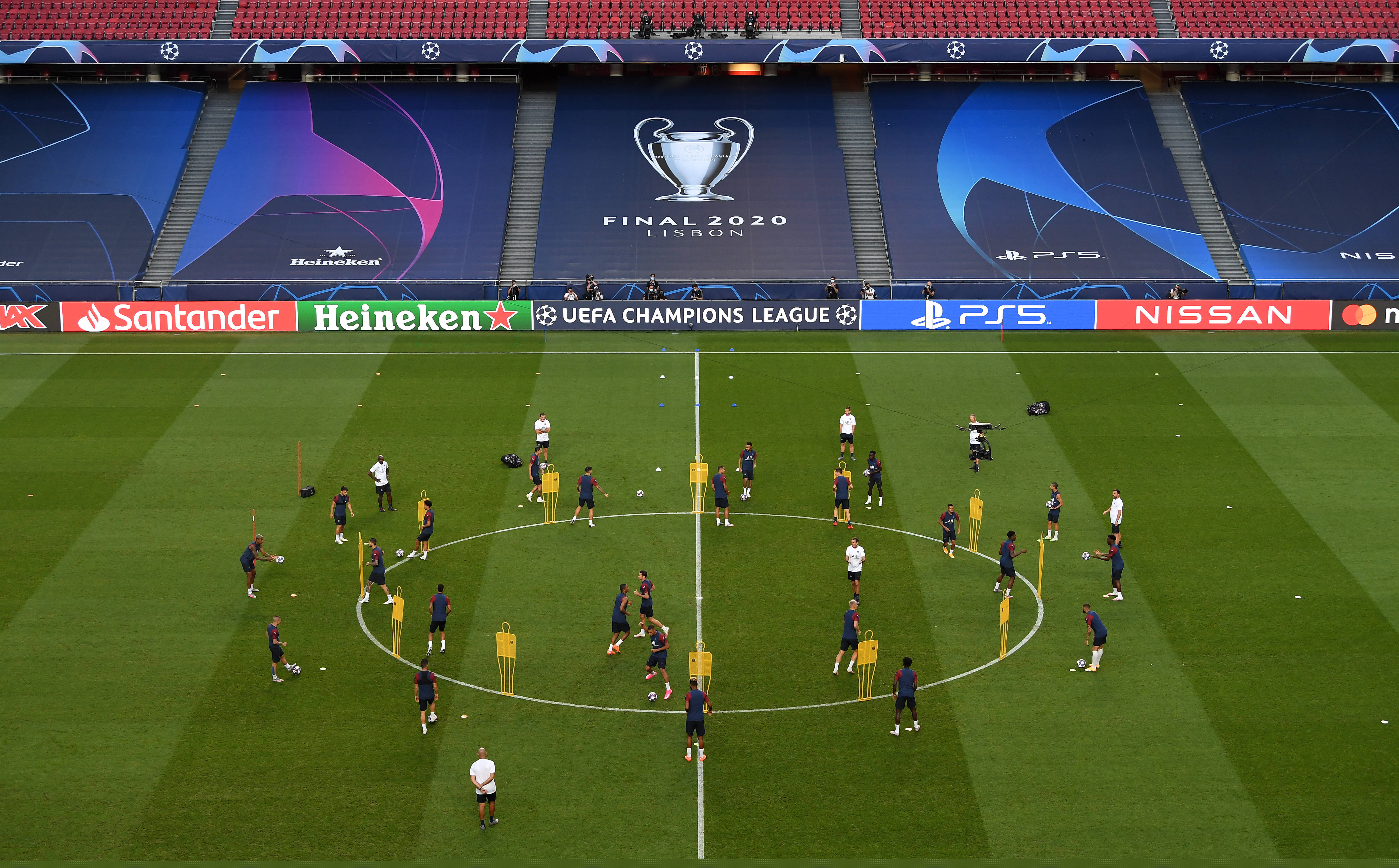 在接受采访 在接受采访