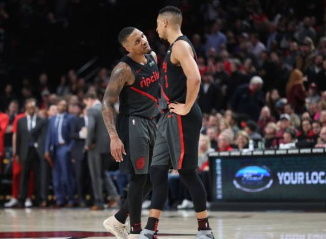 国足防守成 国足防守成