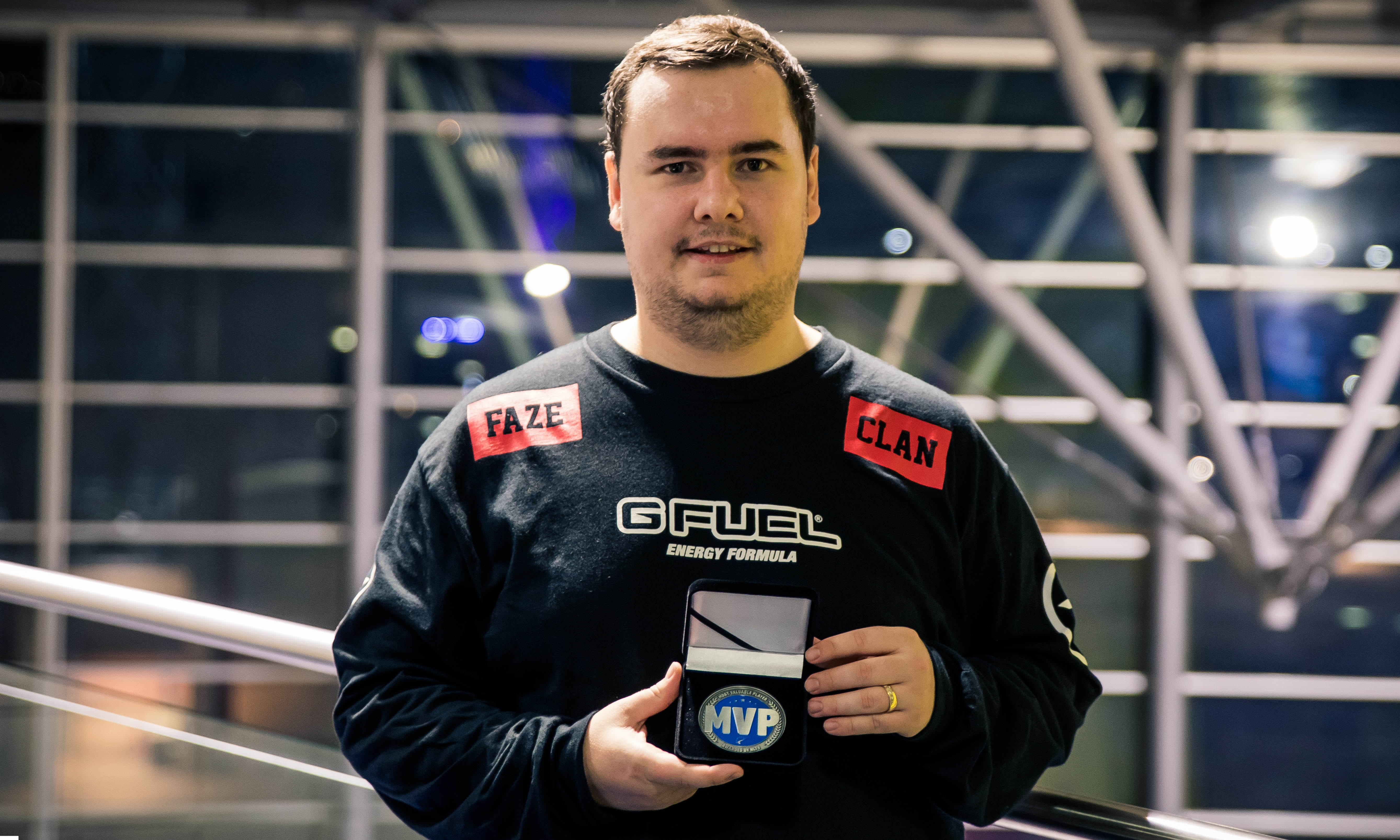 可通过限定 可通过限定